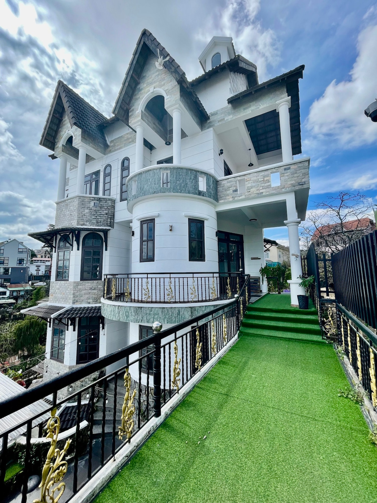 Villa Phố Hội Palace - Gia đình & Giáo dục Đẳng Cấp Tại Đà Nẵng