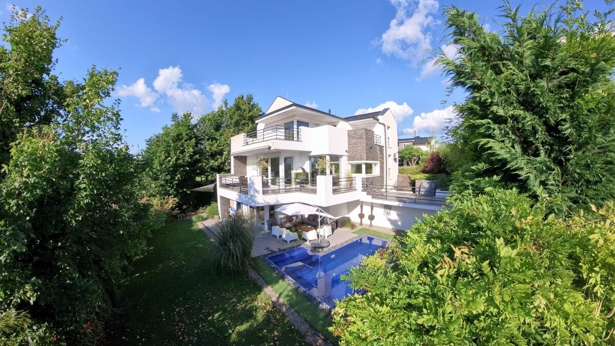 Villa Sen Trắng Mansion - Gia đình & Giáo dục Đẳng Cấp Tại Đà Nẵng